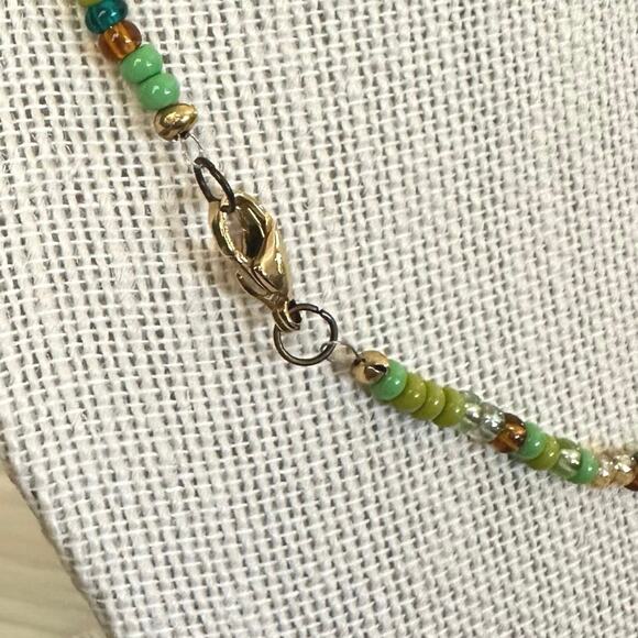 Avacado green beaded chain and bezel crystal pendant necklace - Picture 4 of 5